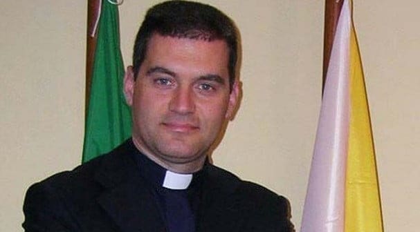 Fano, in attesa di giudizio il prete pedofilo: inviato a Perugia