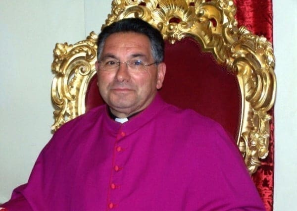 PEDOFILIA: Clausura perpetua per don Giovanni. “Spogliato” Don Nello