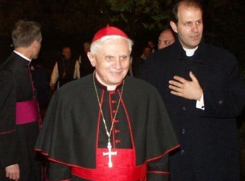 Accusa di pedofilia: parrocchiani sbigottiti tra dubbi e incredulità. Le reazioni