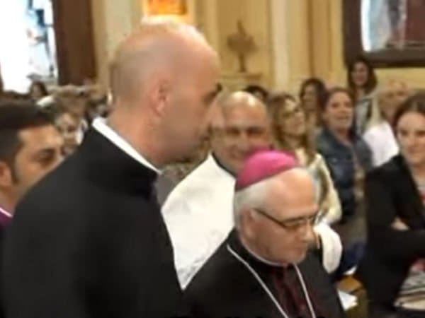 OPPIDO MAMERTINA : UN RAGAZZO DENUNCIA DON ANTONELLO TROPEA. CHIESTI 6 ANNI DI RECLUSIONE.