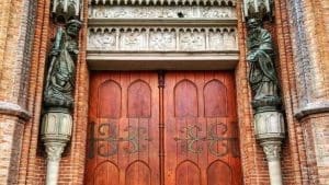 Gli orrori del Provolo ed il bugiardo monsignor Aguer
