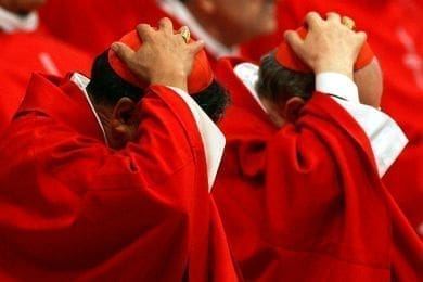Così il Vaticano protegge i preti pedofili