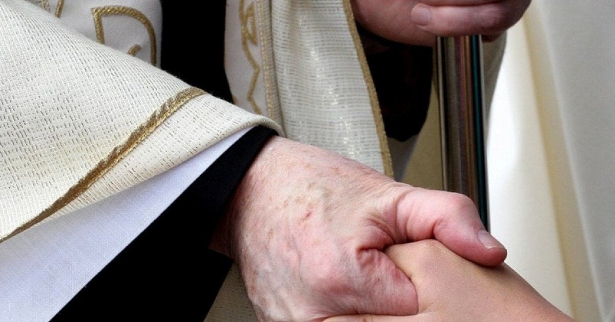 Sacerdote accusato di abusi sessuali su un minore, arrestato dai carabinieri in provincia di Cosenza