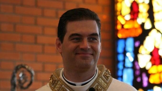 Pedofilia. Don Ruggeri condannato dall’ex Sant’Uffizio ma non sospeso a divinis. La bambina molestata non avrà giustizia