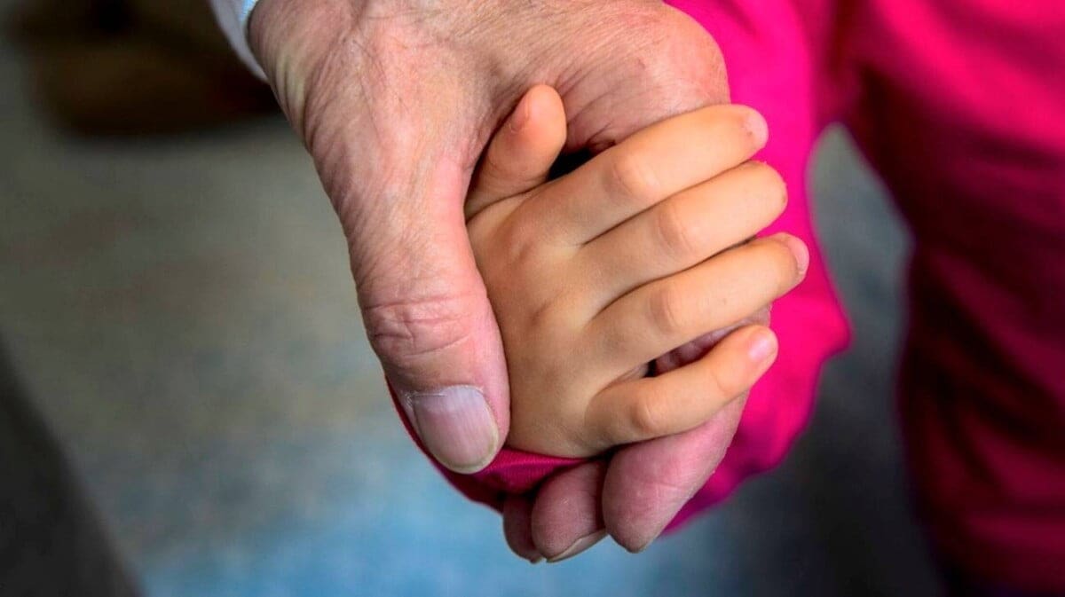 Pedopornografia. Indagati un prete di Padova e un imam. Vittime bimbi da 2 a 8 anni