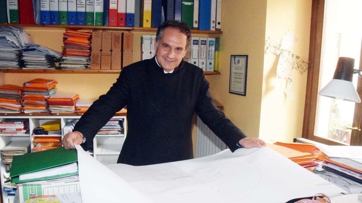 PUNITO A SEGUITO DELLE DENUNCE SU QUANTO AVVIENE ALL’INTERNO DELLA CHIESA