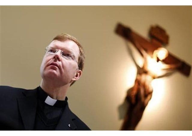 Celibato e abusi sui minori. P. Zollner: “Non c’è nessun legame, ma bisogna evitare equivoci”