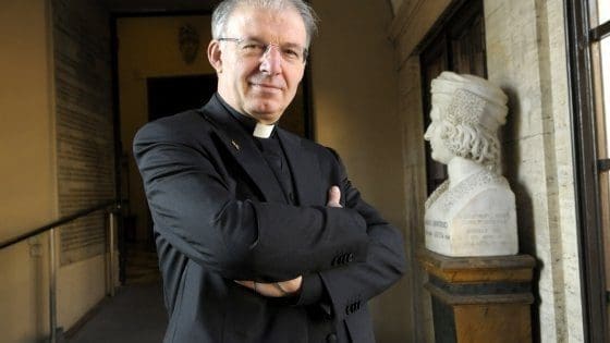 Pedofilia, spretato don Inzoli: la decisione di papa Francesco dopo la condanna