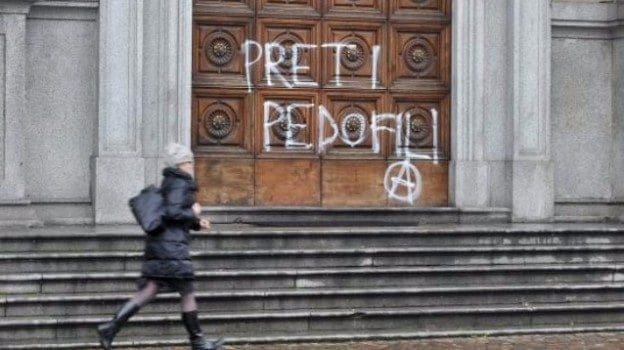 Prete pedofilo arrestato: “questa è l’opera di Dio” diceva al bimbo