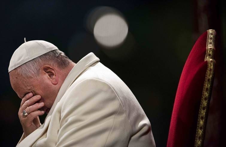 Un sondaggio sulla pedofilia boccia Bergoglio