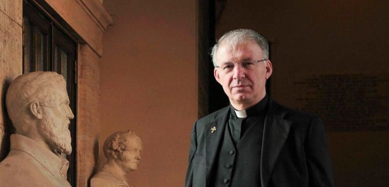Don Inzoli abusava dei ragazzini anche durante le confessioni, giutificando la pedofilia con la Bibbia