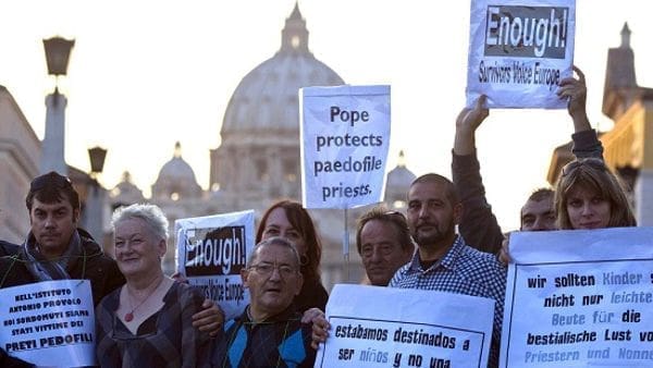 Preti pedofili, sit-in contro il Vaticano