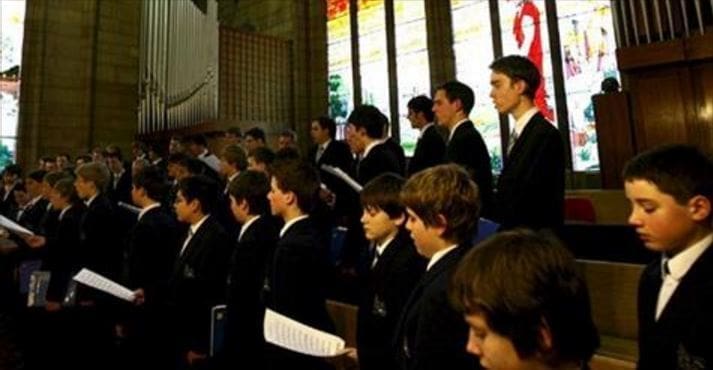 I bambini abusati nel coro di Ratisbona furono almeno 547. Il legale: «Georg Ratzinger sapeva»