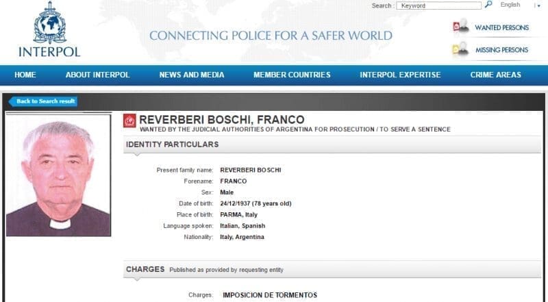 In Italia manca da 30 anni il reato di tortura. E il parroco “wanted” in Argentina per le violenze ai tempi di Videla, può restare in Italia a dire messa. L’incredibile storia di don Franco Reverberi
