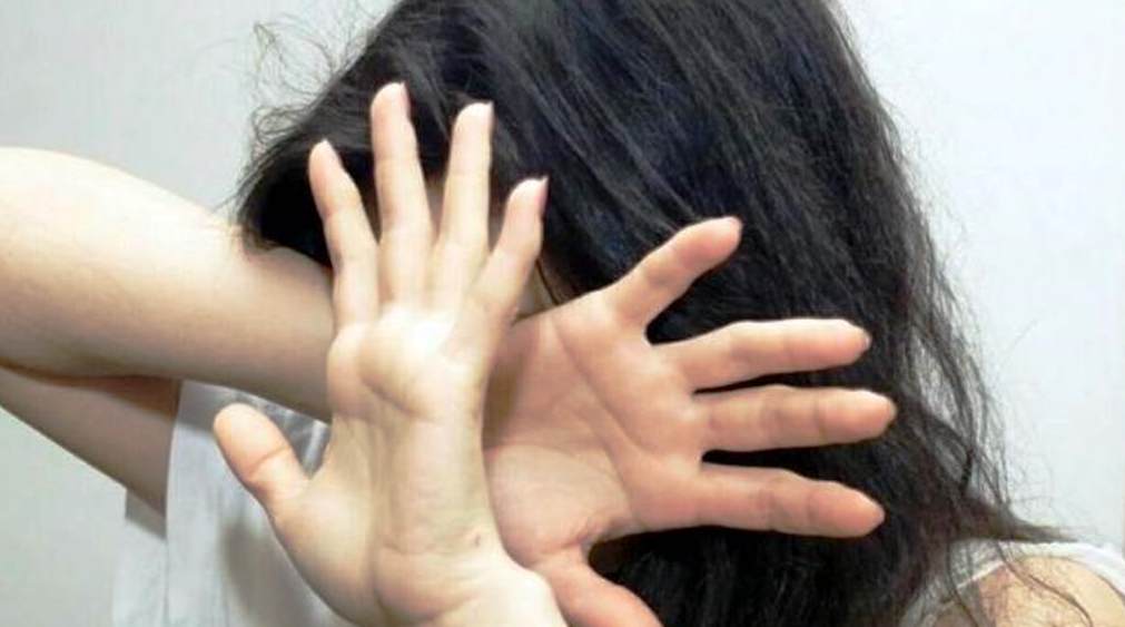 Violenta compagna, figlia e la cuginetta