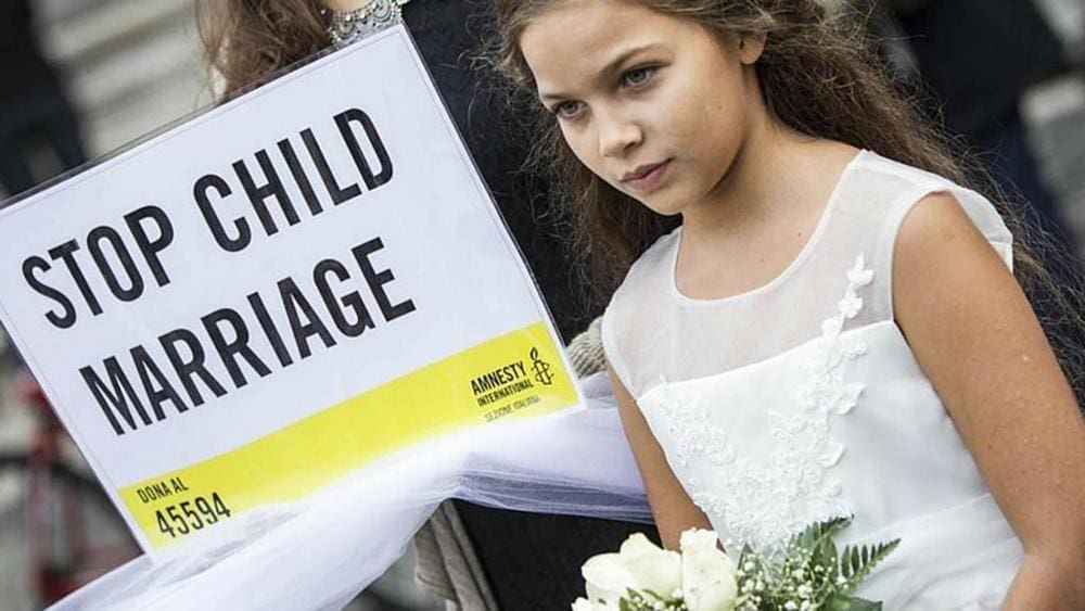 Ondata d’indignazione su Facebook, la polizia blocca il matrimonio della sposa bambina