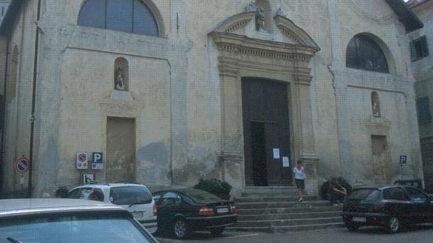Il parroco sfratta cinema e teatro: il paese insorge. E interviene il vescovo