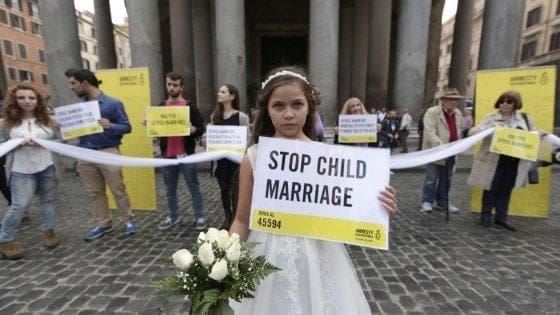 Spose bambine anche in Italia: nelle baraccopoli accade più che in Niger