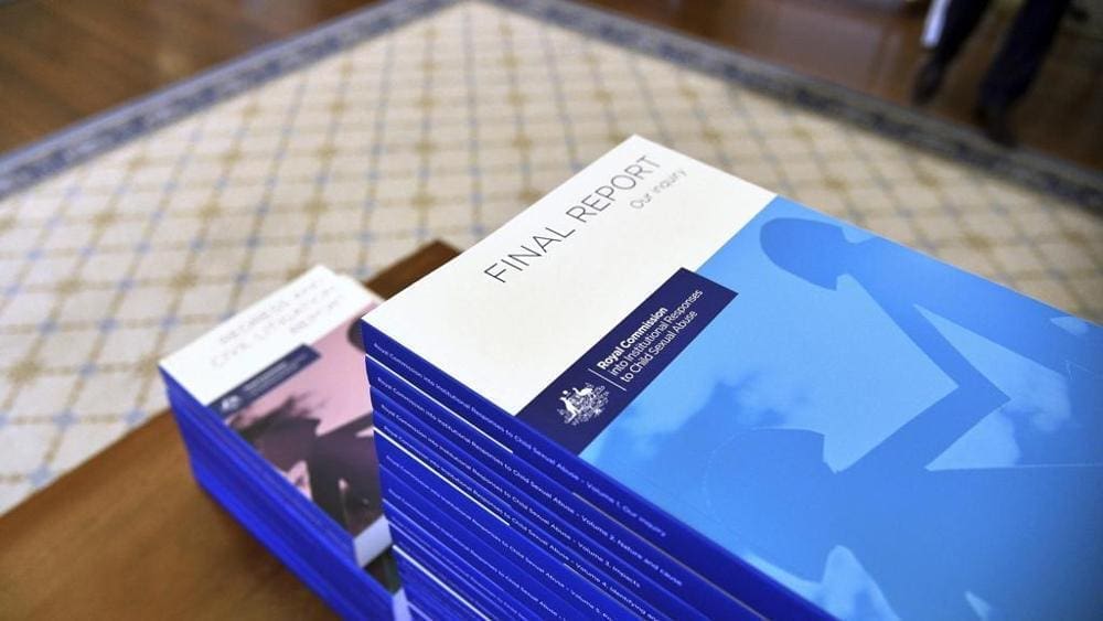 Pedofilia, inchiesta in Australia: “Rivedere il segreto confessionale”