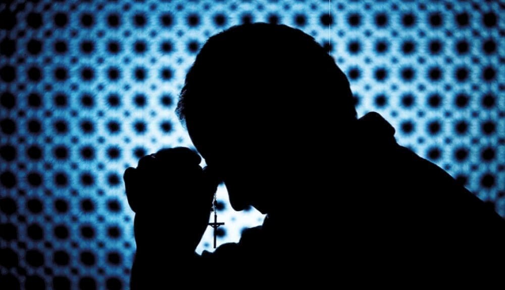 I preti pedofili e i loro complici