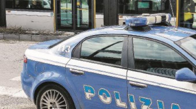 Palpeggiò ragazzo sul tram, prete condannato