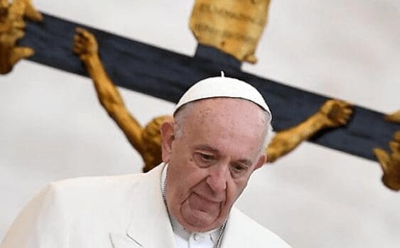 Vaticano, altro fallimento di Papa Francesco: alla Sacra Rota il prete-giudice è un pedofilo