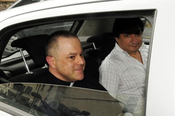Pedofilia, Don Luciano assolto dalla Chiesa. Bagnasco: «Fatte tutte le procedure previste». Ma nessuno ha ancora risarcito la vittima