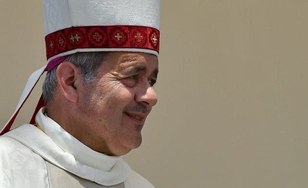 Pedofilia in Cile, ‘il vescovo Barros guardava’. La lettera di un abusato sfida il Papa
