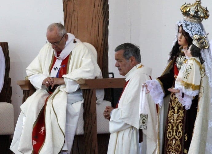 Barros, la lettera choc che smentisce il Papa