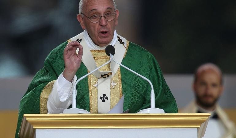 Pedofilia, Bergoglio rilancia “Le vittime in commissione”
