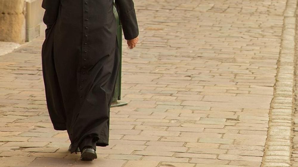 priest 1713035 960 720 kzIE U11012519262541n1B 1024x576@LaStampa.it