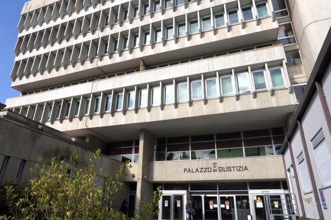 Perché la storia del prete condannato e assolto per lo stesso reato non si ripeta