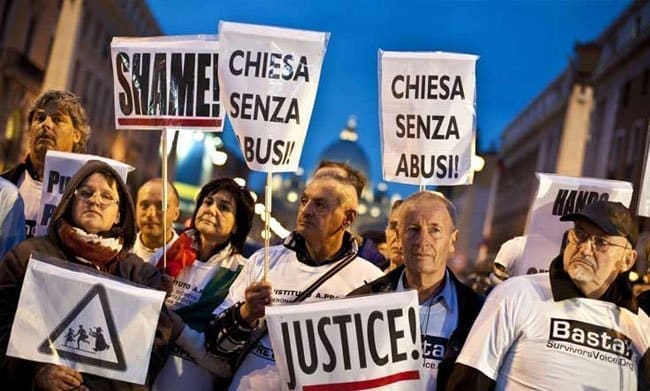 Preti pedofili: la Chiesa prima non crede alle accuse, poi compra il silenzio delle vittime