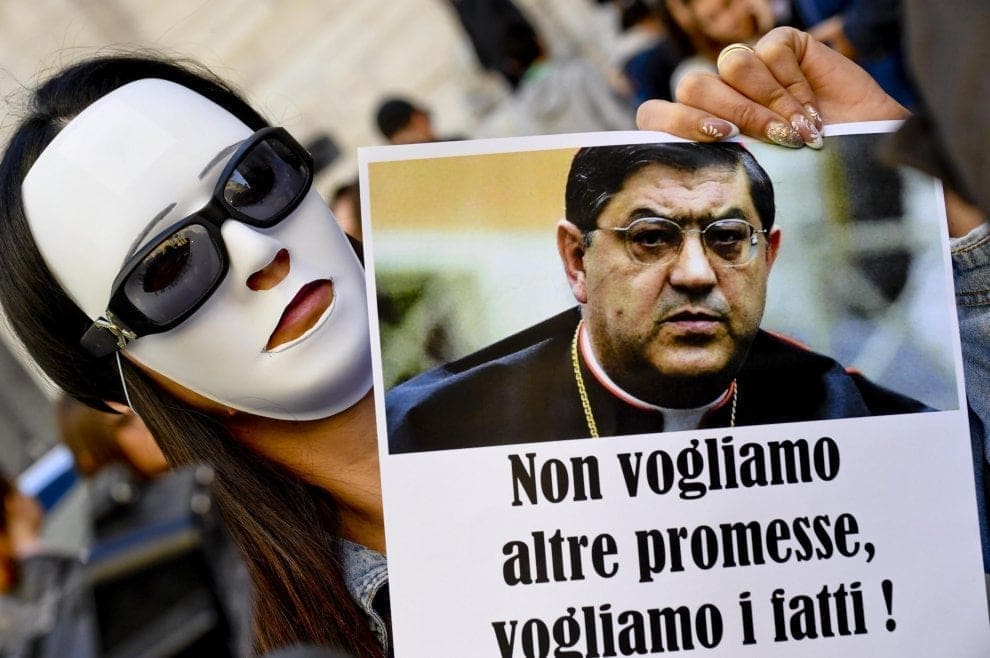 NAPOLI: Le vittime non ci stanno e diffidano il cardinale Sepe alla Congregazione per la Dottrina della Fede