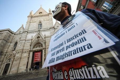 VIDEO – LE VITTIME DI DON SILVERIO MURA DIFFIDANO IL CARDINALE SEPE E LANCIANO UN APPELLO AL PAPA