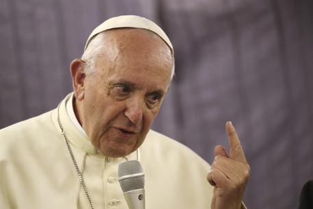 Pedofilia: Burke, Papa chiederà perdono a vittime Cile