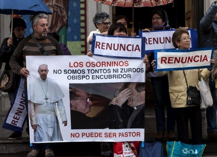 Pedofilia. I vescovi cileni chiedono scusa per aver mentito al Papa e alle vittime. Errazuriz Ossa non lo fa