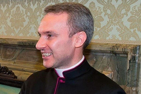 Pedopornografia. A processo in Vaticano monsignor Capella. Il prelato ammette le proprie responsabilità