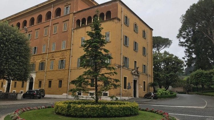 Vaticano: mons. Carlo Alberto Capella rinviato a giudizio per pedopornografia