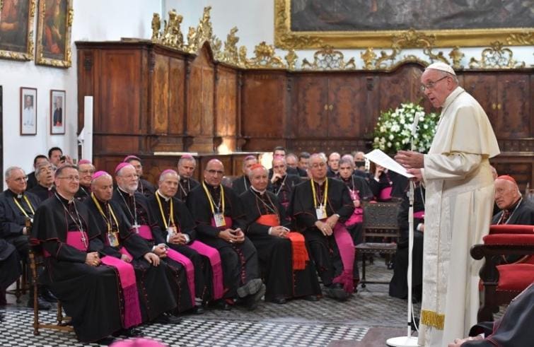 Papa Francesco accetta le dimissioni dei tre vescovi cileni coinvolti nello scandalo pedofilia
