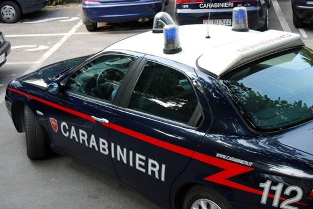 Sospeso il sacerdote sorpreso in auto con una bimba di 10 anni