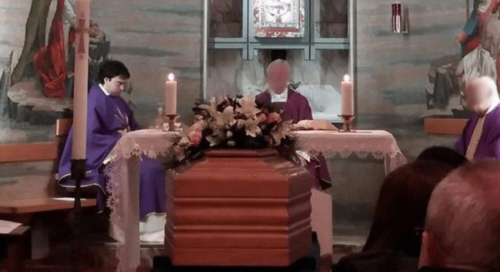 Don Martinelli mai sospeso; la finta tolleranza zero di papa Francesco