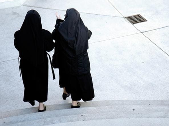 «Il prete mi ha aggredita durante la confessione»: il #MeToo delle suore nella Chiesa
