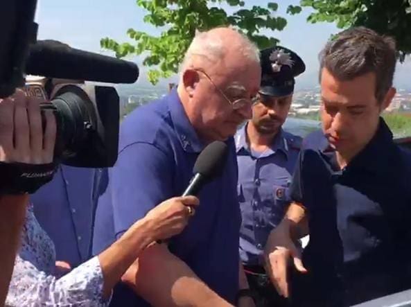 Calenzano, il prete non va in carcere: «Pensavo avesse 15 anni…» La bimba fu già tolta ai genitori Il caso del fratello maggiore
