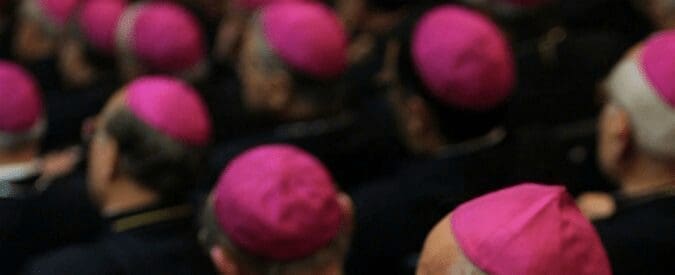 Pedofilia Usa, inchiesta choc rivela abusi di 301 preti su più di mille bambini. Petizione chiede “dimissioni collettive”