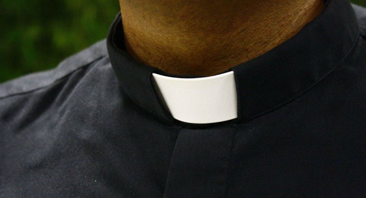 DON PAOLO GLAENTZER, AI DOMICILIARI PER PEDOFILIA/ Ultime notizie: la bambina è stata vittima di altri abusi?
