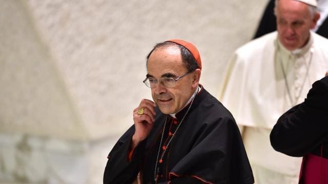 Pedofilia, il cardinale Barbarin accusato di aver insabbiato violenze di un prete sugli scout