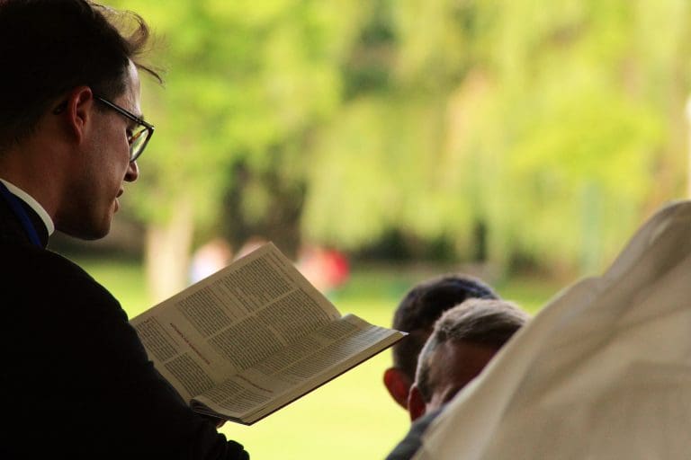 “È inutile che il Papa pianga per l’insabbiamento della pedofilia”: i sopravvissuti agli abusi del clero in Italia non si accontentano delle scuse