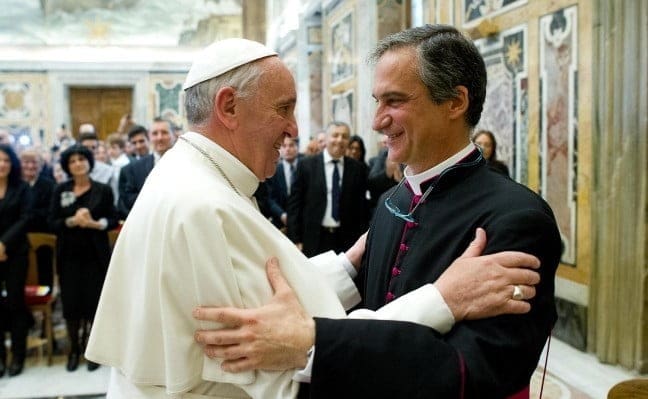 “Giusto tacere”, dice l’altro Viganò. Quello che fabbricava fake news