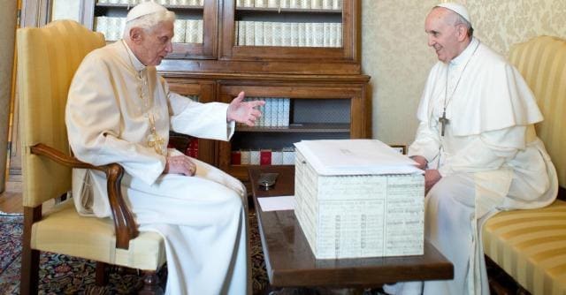 FRANCESCO TOLGA IL VELO AL DOSSIER DI RATZINGER